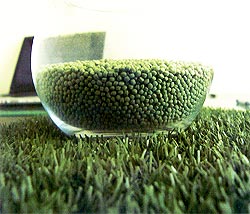 Резиновая крошка, резиновый гранулят, искусственная трава газон Украина Днепропетровск Киев спортивные покрытия