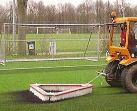 Verti-Broom   .        Redexim () |   |   |   |     